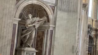 Man crosses barrier and gets arrested in Vatican