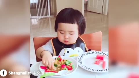 A little girl demolishes her dinner in record time