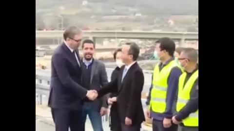 Vucic greets construction workers in Chinese