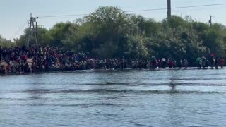 Hundreds of migrants cross the Rio Grande unhindered