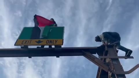 Palestine Hamas sympathizers on the Brooklyn bridge.