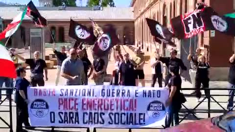 Torino - presidio contro le sanzioni anti russe