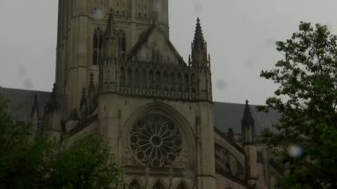 National Cathedral mourns 600,000 Americans lost to COVID
