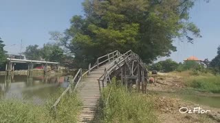 Wood bridges in Thailand So dangerous