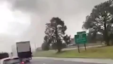 Florida twister caught on camera just to the side of the highway
