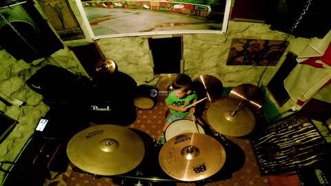 5-year-old totally crushes drum solo