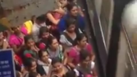 mumbai local train