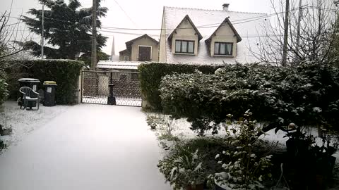 Snow falls at Champigny Sur Marne, France