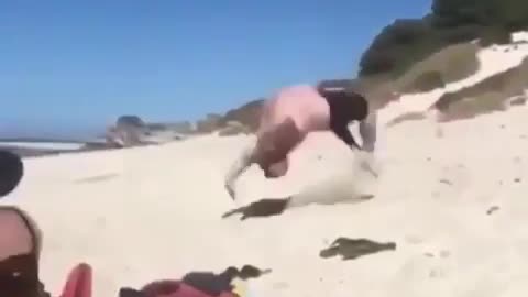 super athlete performing on the beach 🤦‍♂️🤦‍♂️