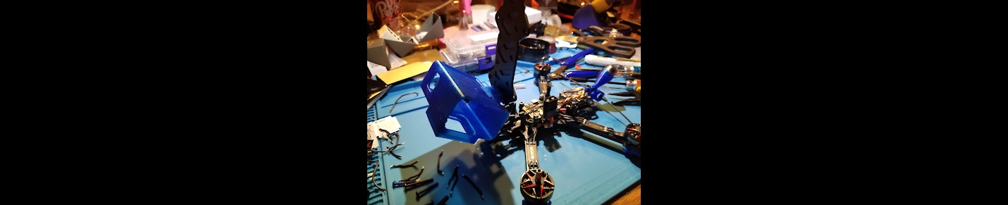 CUSTOM DRONE BUILDER AND FREESTYLE DRONE PILOT.